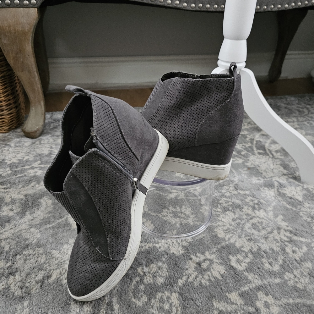 Shoes - Picture 2 of 5